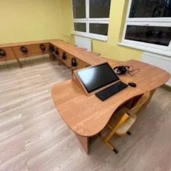 Stolík učiteľský vykrojený so vzorom 3