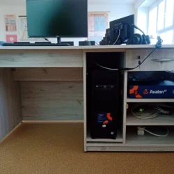 Stolík učiteľský vykrojený so vzorom 4