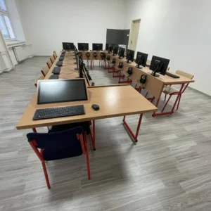 Sada pevných stolov pre učebňu 4
