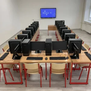 Sada pevných stolov pre učebňu 8