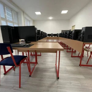 Sada pevných stolov pre učebňu 9