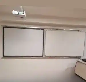 Bočný posuv keramickej tabule 200x120 nad interaktívnu 14