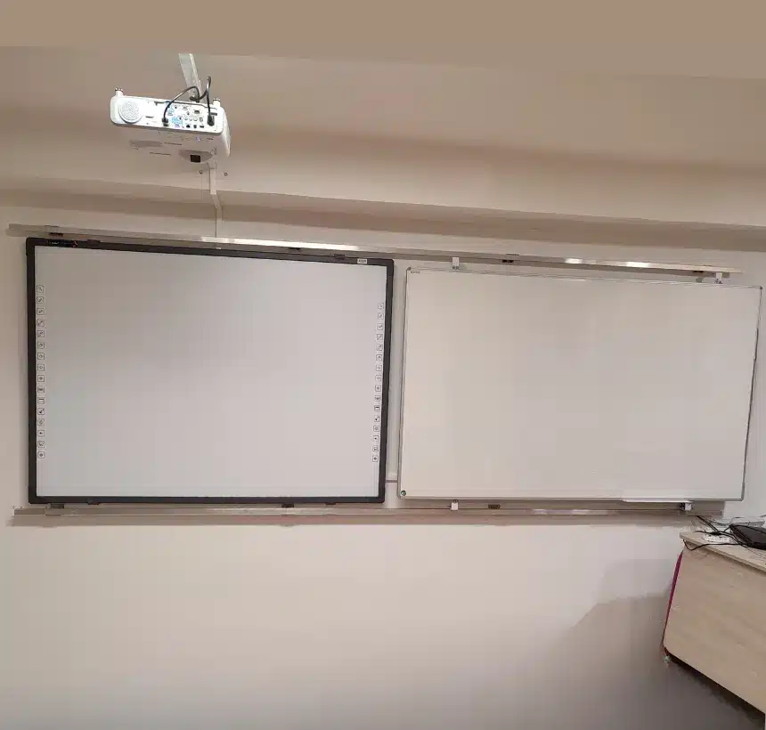 Bočný posuv keramickej tabule 200x120 nad interaktívnu 12