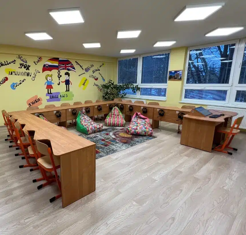 Sada ergonomických stolov pre učebňu 16