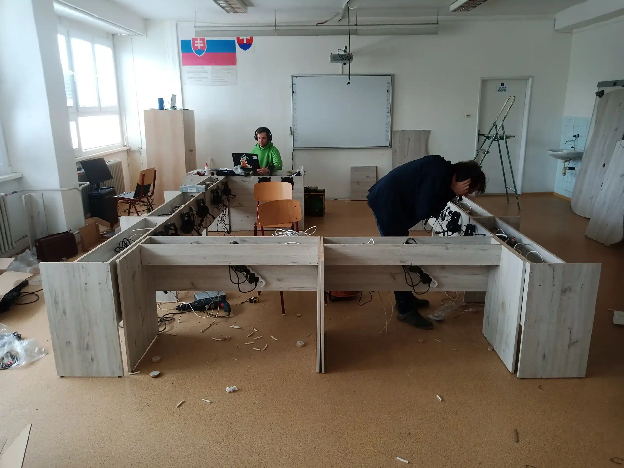 Sada ergonomických stolov pre učebňu 24