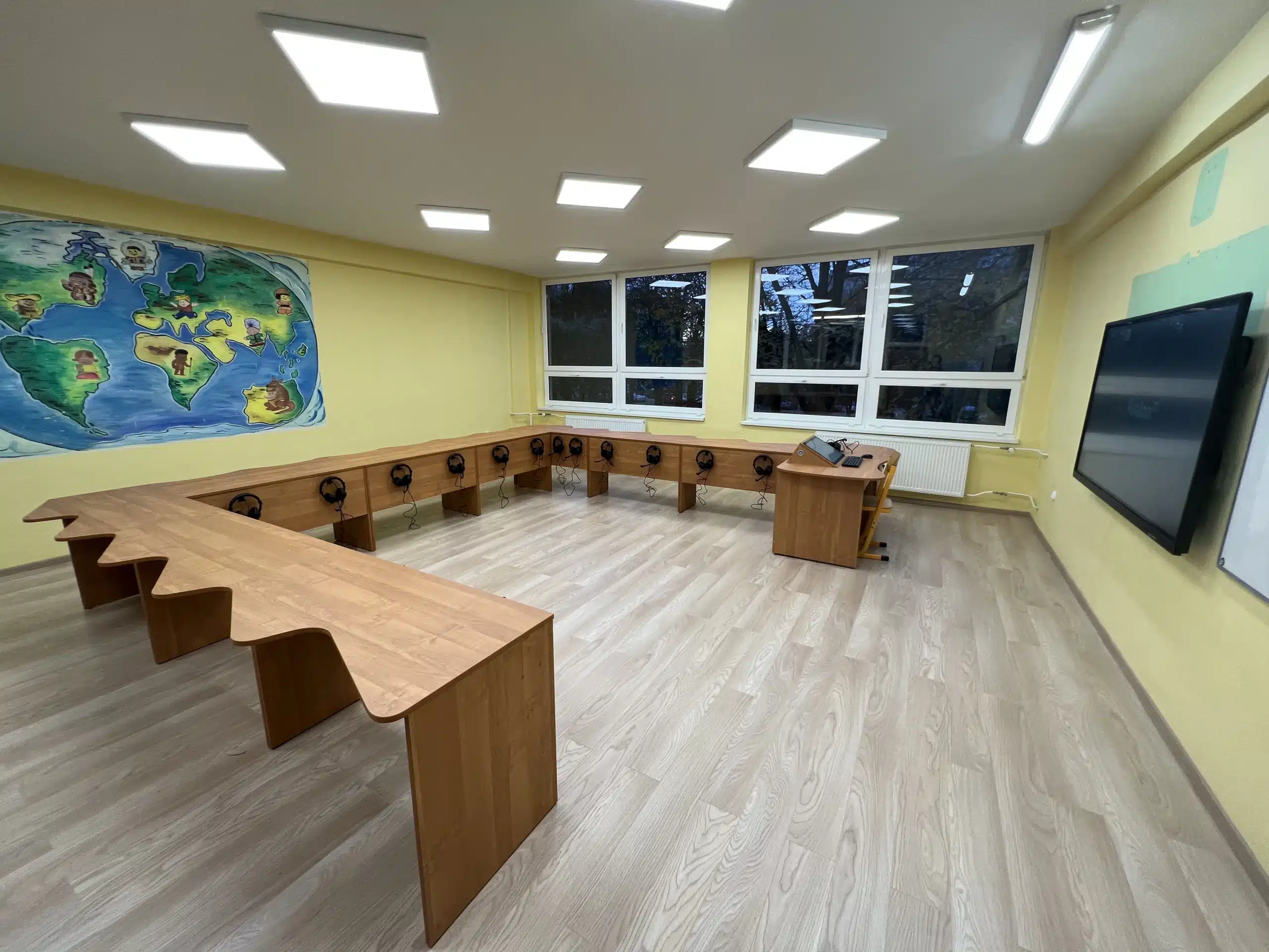 Sada ergonomických stolov pre učebňu 17