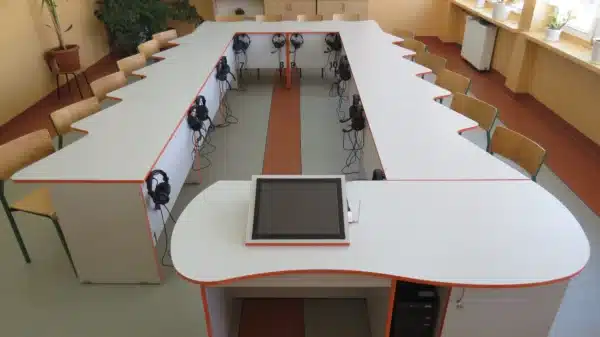 Sada ergonomických stolov pre učebňu 25