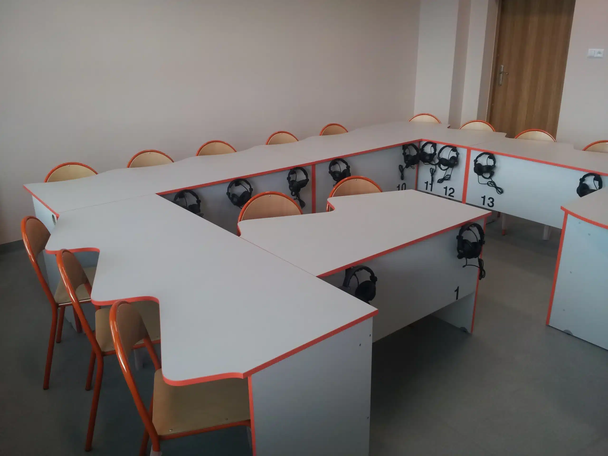 Sada ergonomických stolov pre učebňu 26
